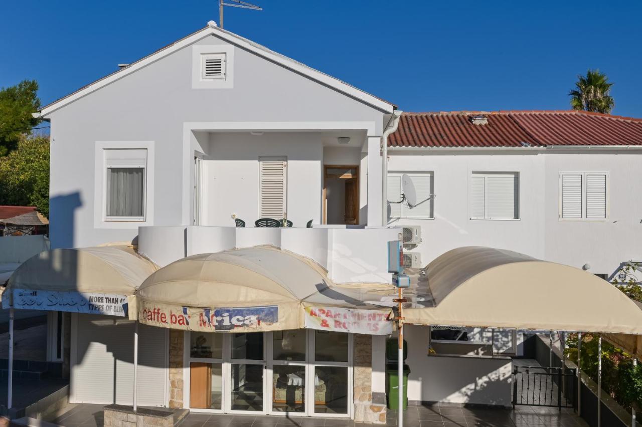 Apartment Center Ana Novalja Exterior photo